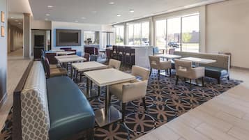 Bao gồm bữa sáng tự phục vụ hàng ngày