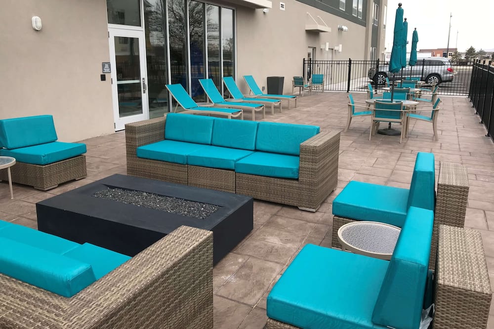 La Quinta Inn & Suites by Wyndham Terre Haute