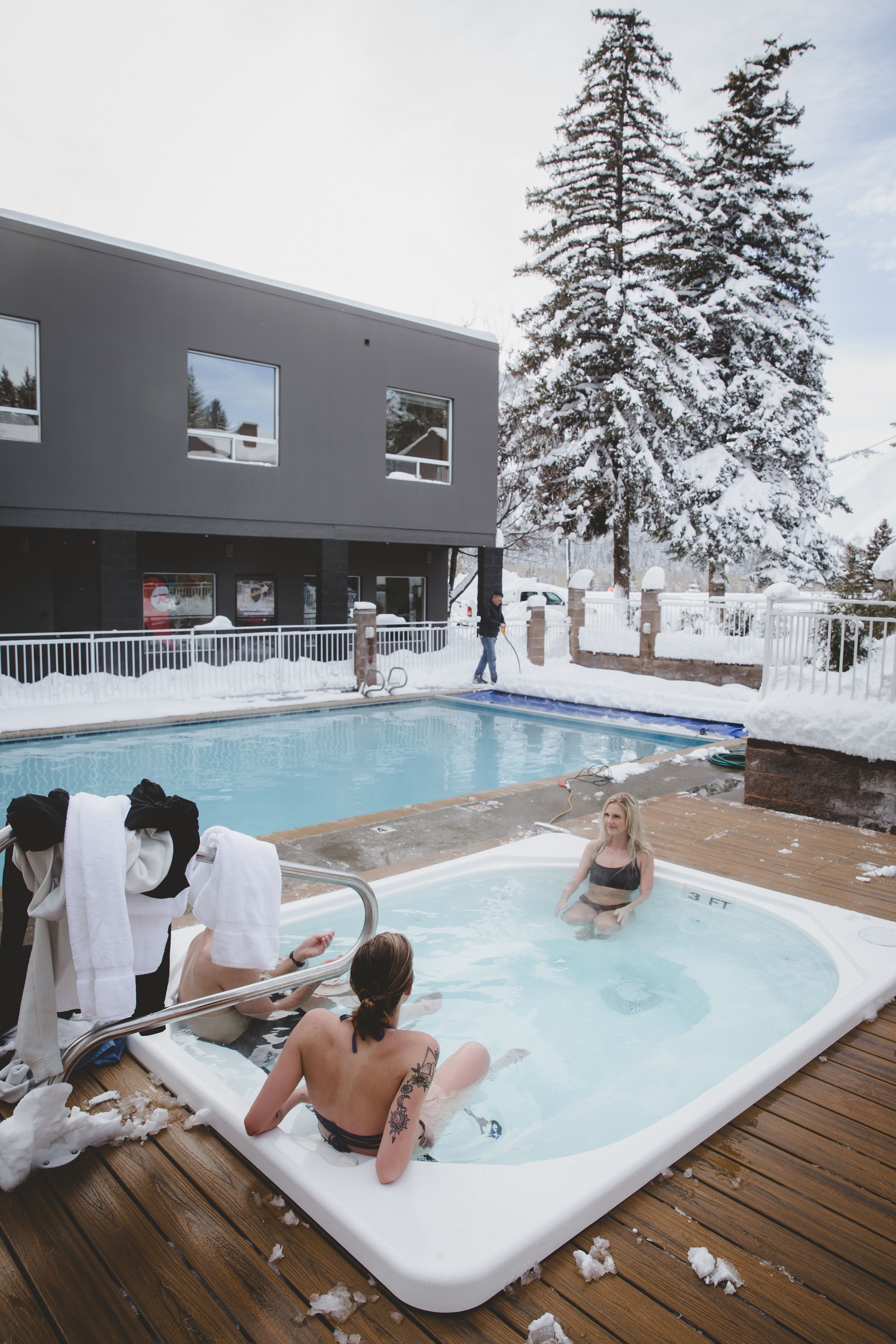 Outdoor pool, open 8:00 AM to 10:00 PM, pool umbrellas, sun loungers