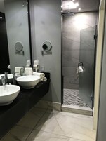 Shower, free toiletries, towels