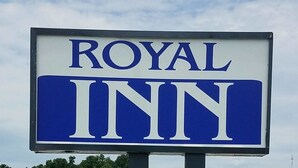 A sign for the Royal Inn. - Royal Inn (Honea Path)