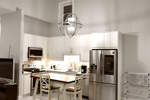 Luxury Studio Suite | Private kitchen | Microwave, coffee/tea maker, electric kettle, cleaning supplies