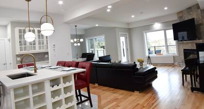 Aurora Deluxe Vacation Guest House