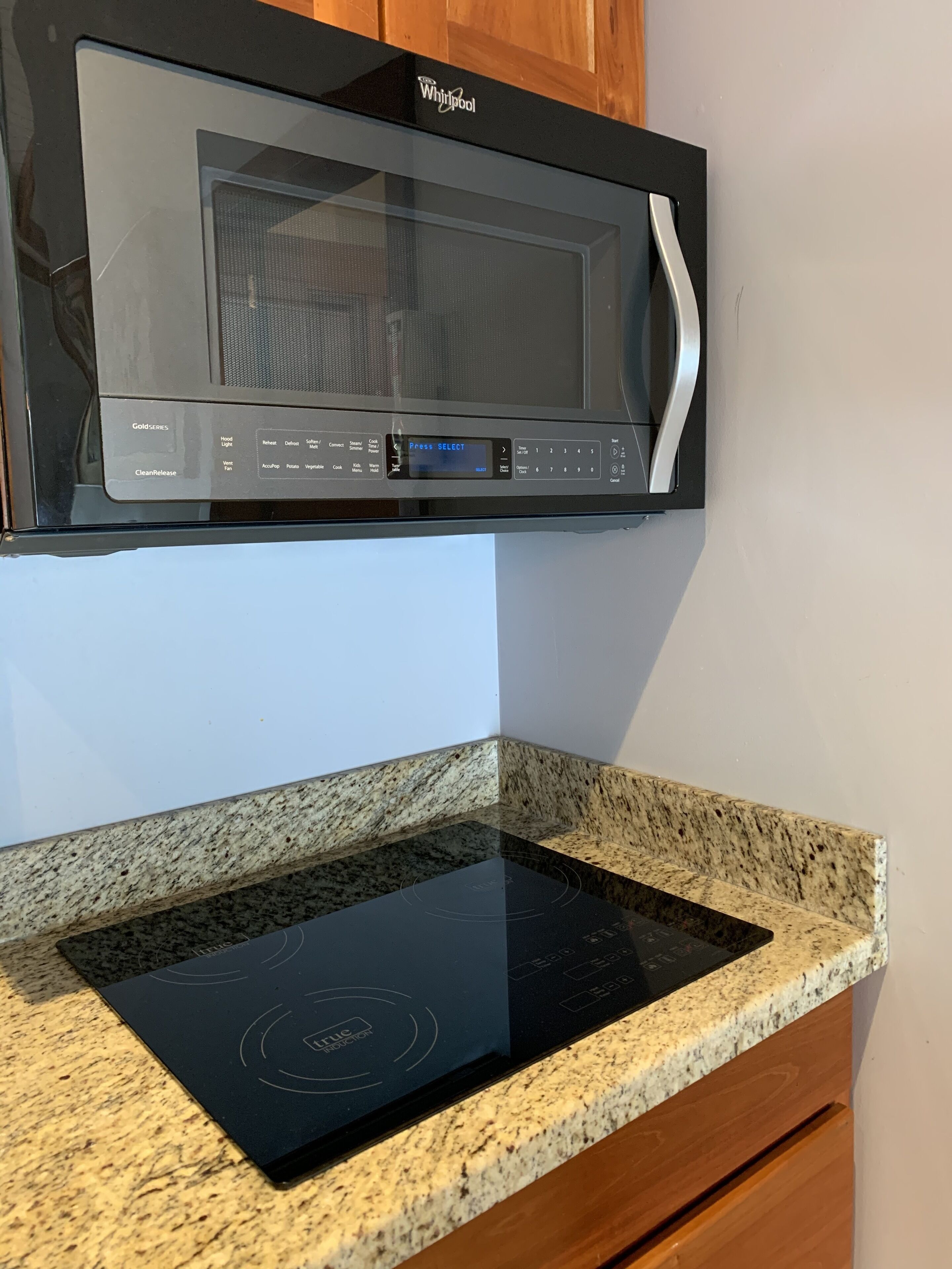superior suite, balcony, beachside | microwave