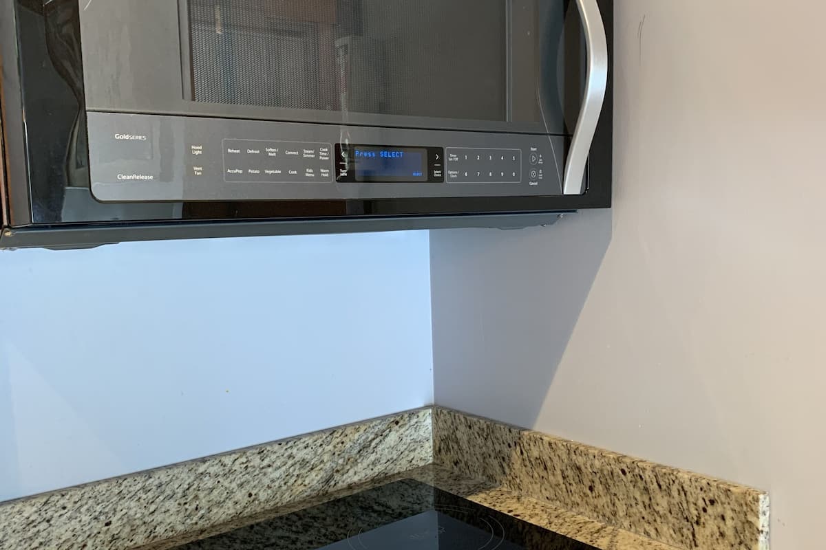 superior suite, balcony, beachside | microwave