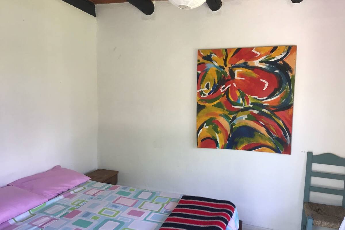 Habitación básica doble, 1 cama matrimonial | Escritorio y wifi gratis