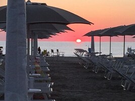 Una spiaggia nelle vicinanze