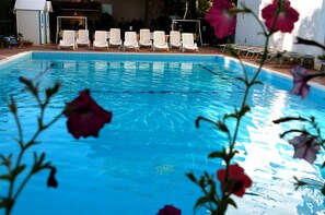 Piscine extérieure (ouverte en saison)