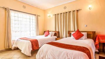 Habitación estándar con 1 cama doble o 2 individuales | Escritorio