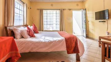 Standard Double or Twin Room | Desk