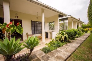 Kahden hengen standard-huone (yksi tai kaksi sänkyä) | Terassi/patio