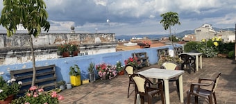 Check Inn B&B - Hostel