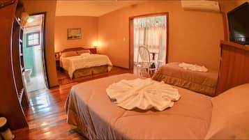 Quarto Luxo Família | 迷你吧、客房內保險箱、書桌、遮光布/窗簾
