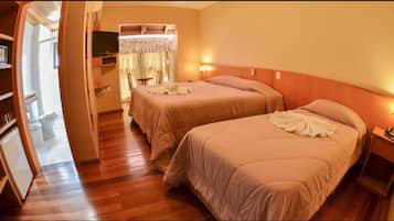 Quarto luxo | Frigobar, cofres nos quartos, escrivaninha, cortinas blackout