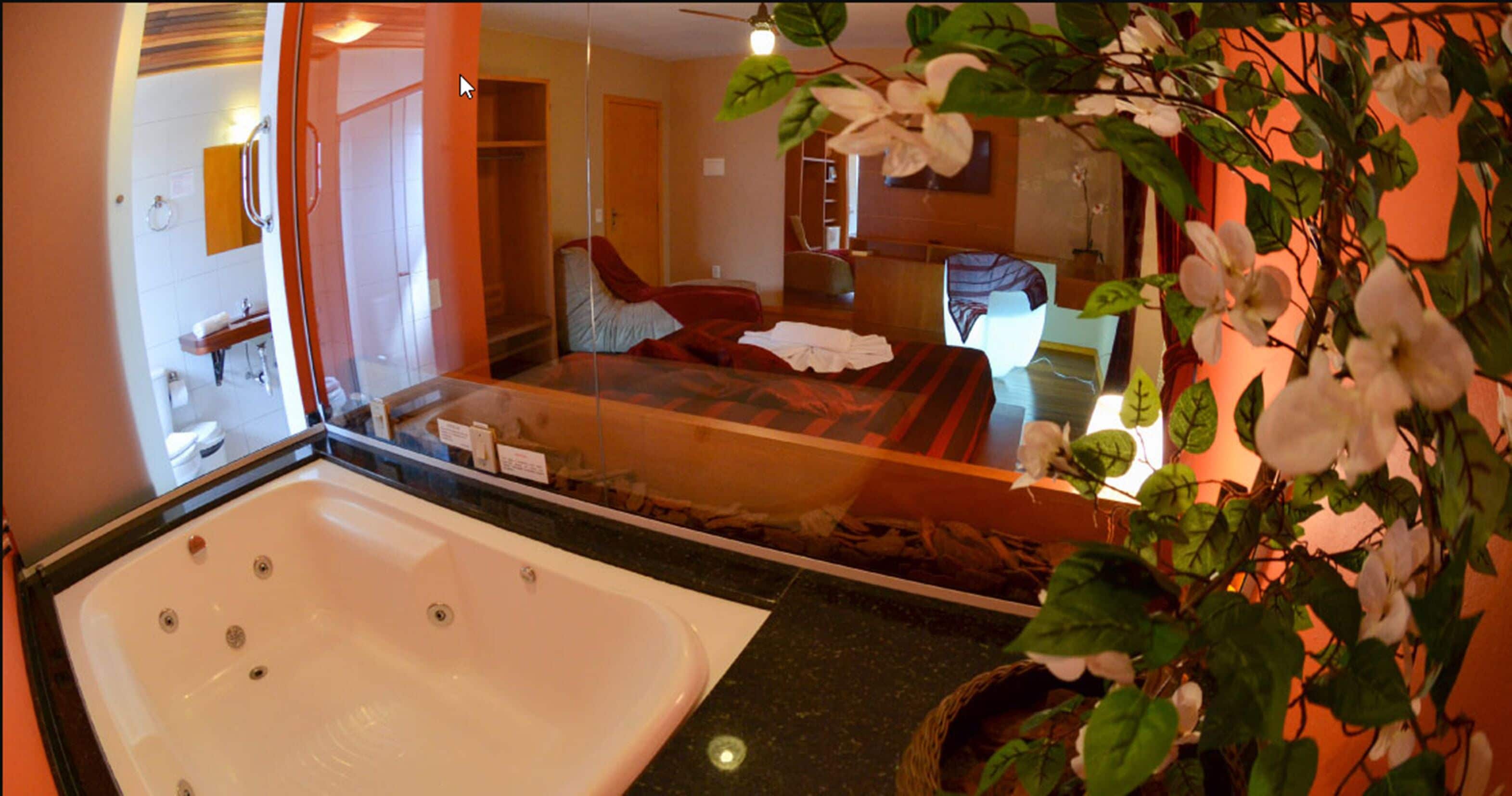 honeymoon suite | private spa tub