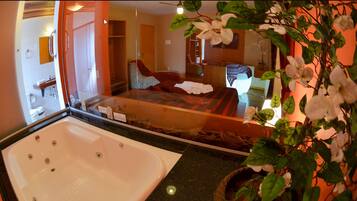Suíte lua de mel | Banheira de hidromassagem particular
