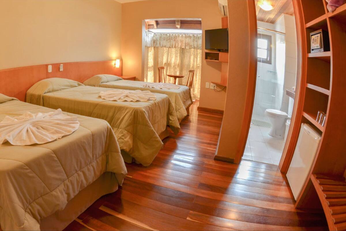 Minibar, caja de seguridad en la habitación y escritorio