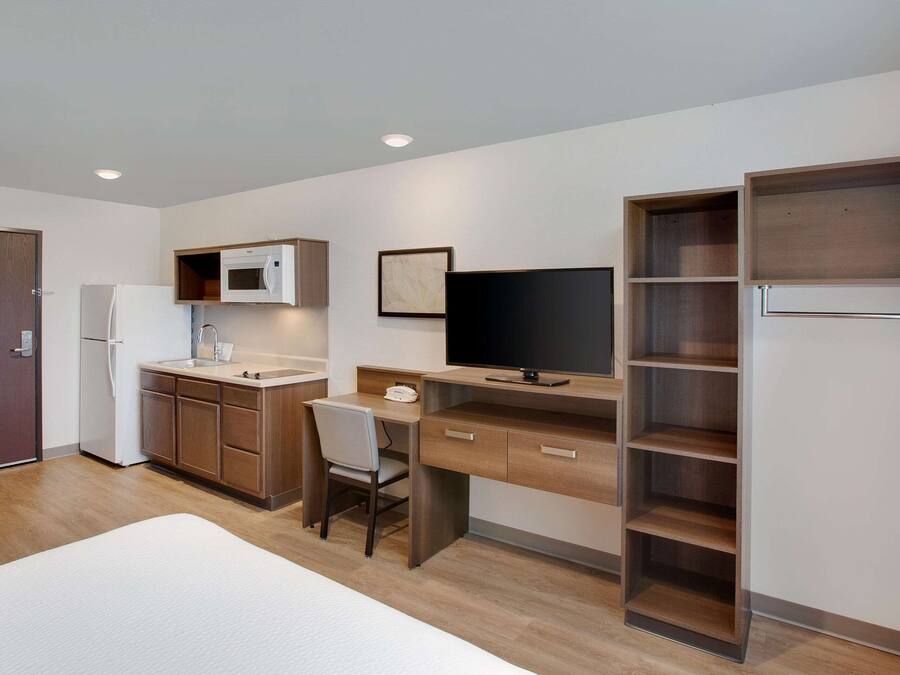 Desk, blackout drapes, iron/ironing board, free WiFi