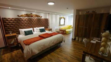 1 habitación, cubrecamas y caja de seguridad en la habitación