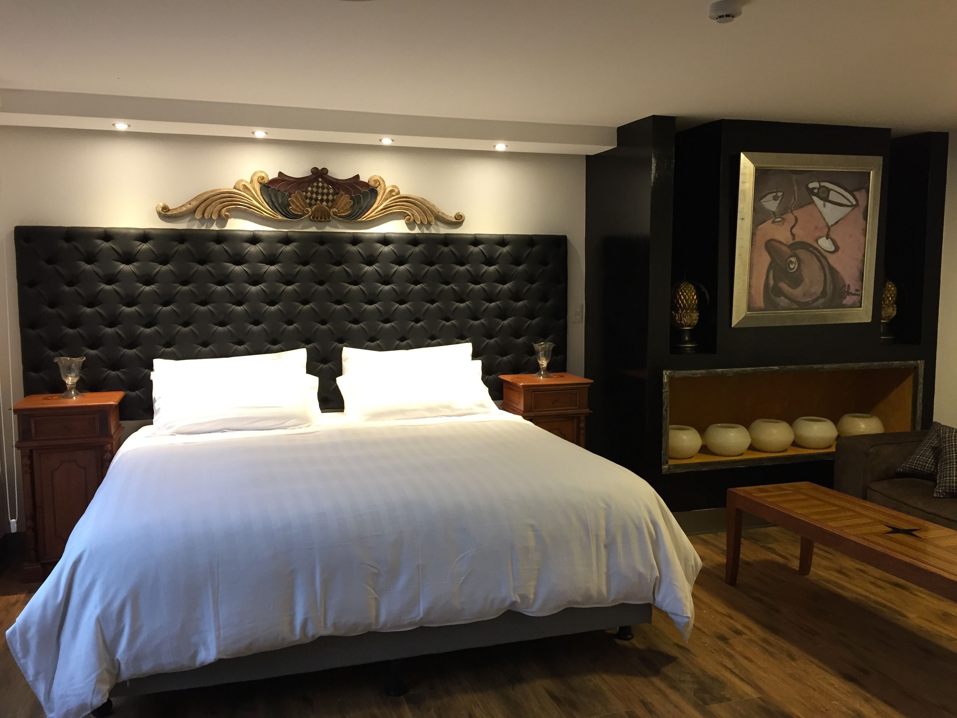 standard suite | living room | 32-inch flat-screen tv with cable channels, tv