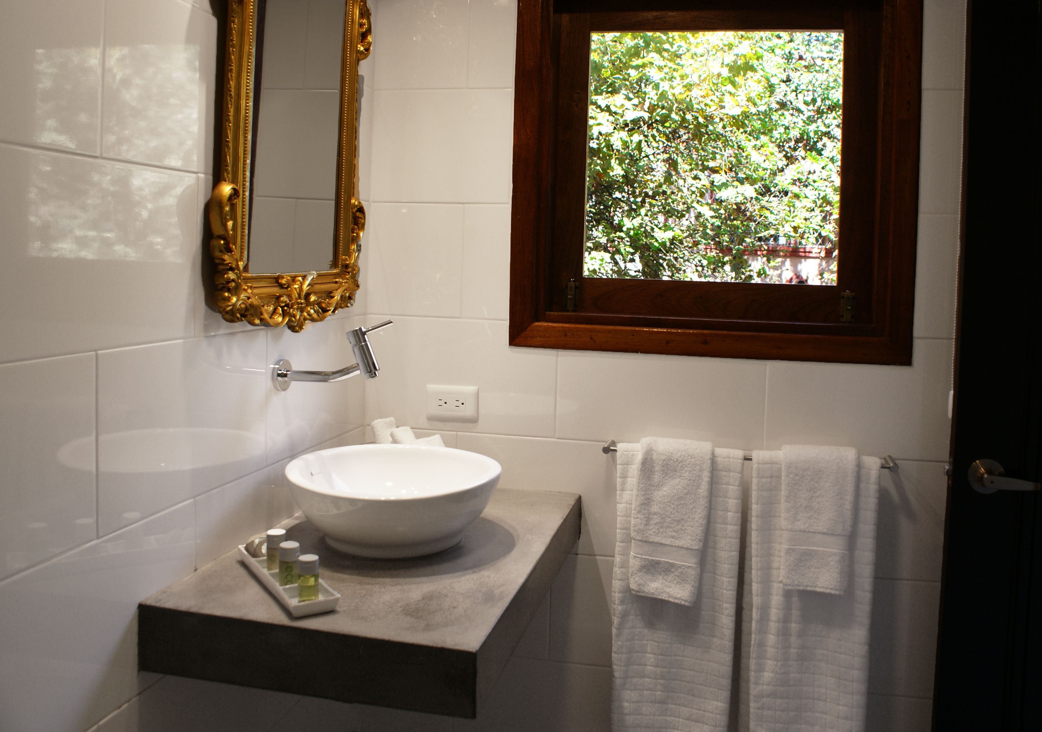 twin room | bathroom sink