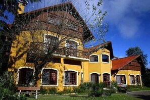 Fachada de la propiedad