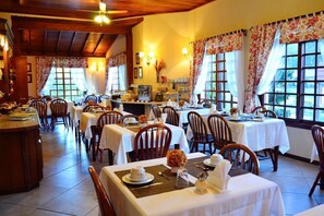 Desayuno buffet incluido todos los días 