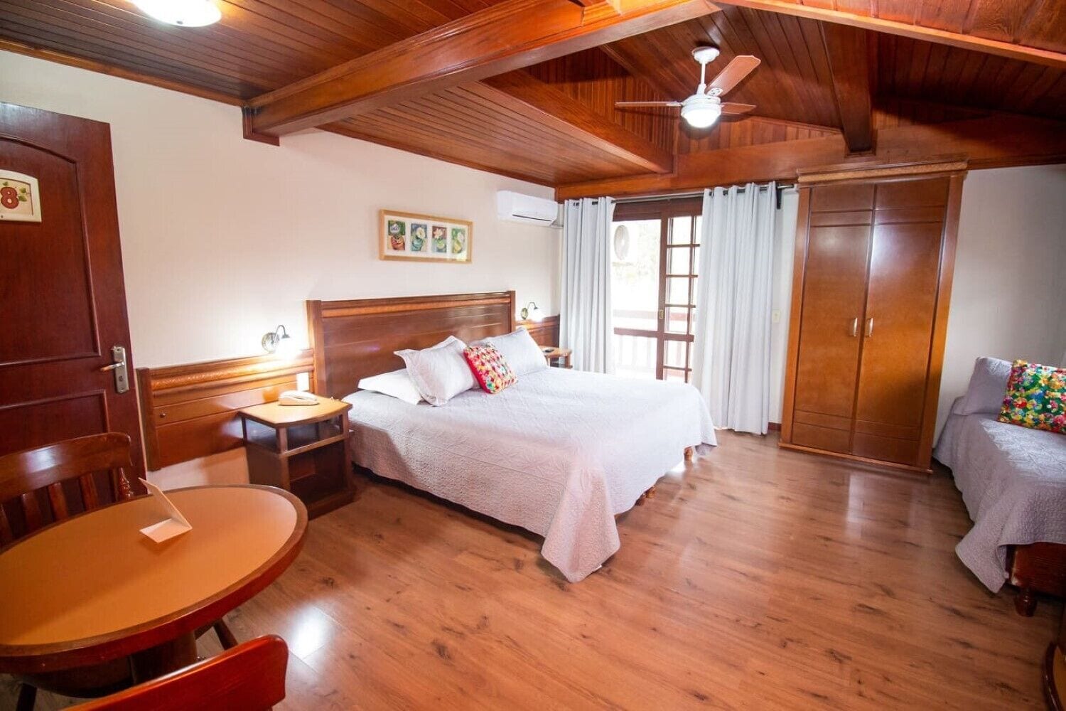 Premier Suite | Premium bedding, minibar, blackout drapes, free WiFi