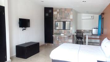 Junior Suite, 1 Queen Bed | Free WiFi, bed sheets