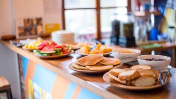 Päivittäinen buffetaamiainen (5 USD per henkilö)