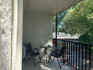 Balcony - Okanagan Royal Park Inn by Elevate Rooms (Vernon)