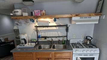 Fridge, microwave, oven, coffee/tea maker