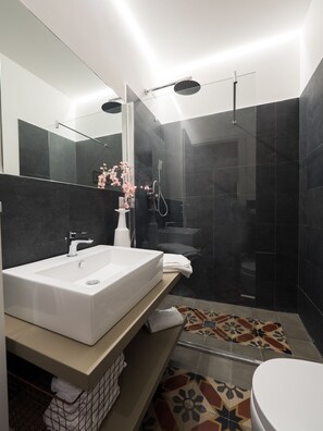 Shower, free toiletries, hair dryer, bathrobes - Sciara Larmisi (Catania)
