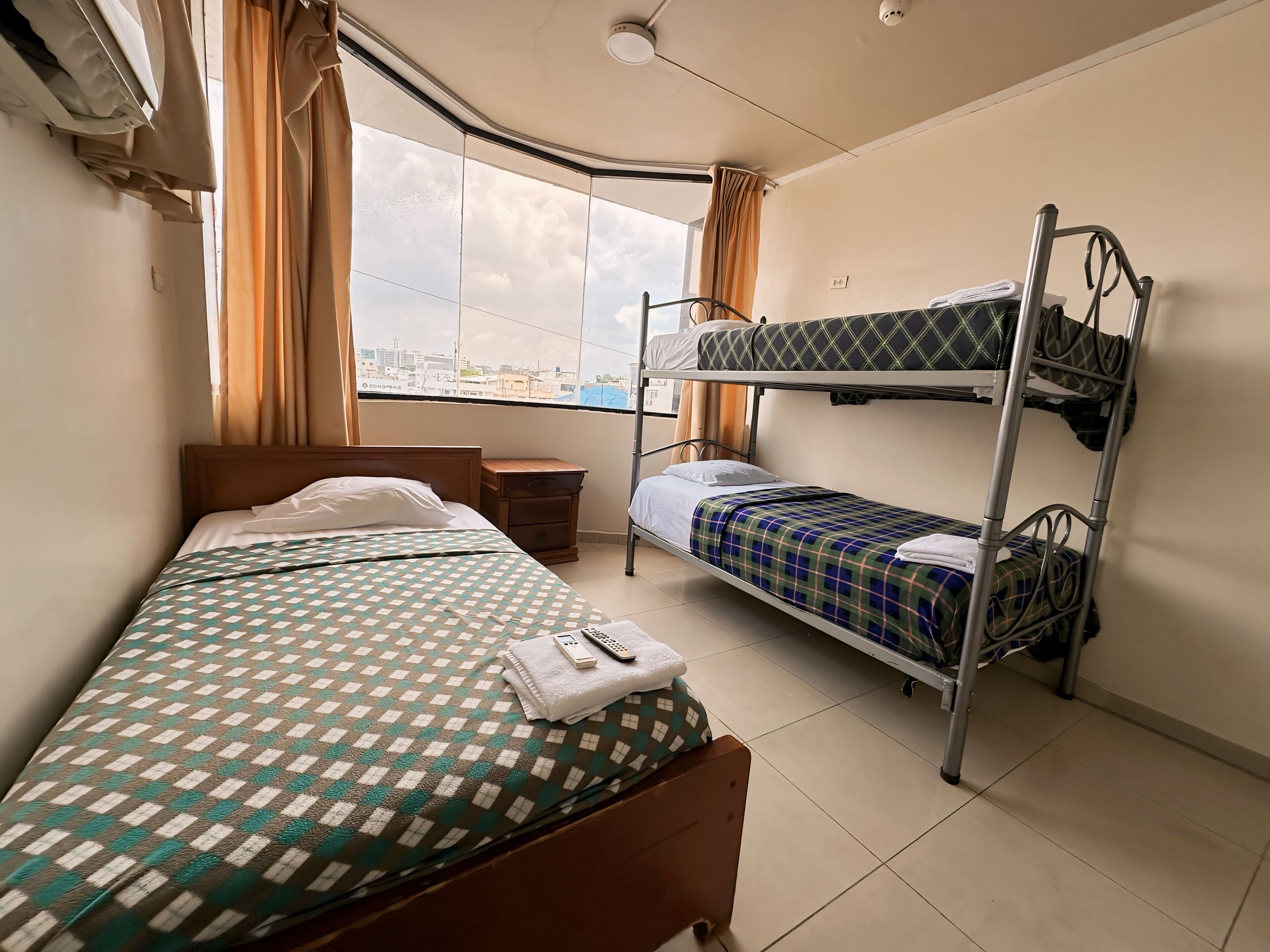 Triple Room | Iron/ironing board, free WiFi