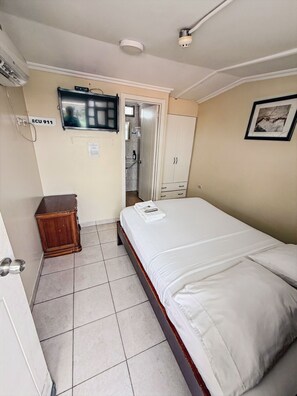 Iron/ironing board, free WiFi - Hostal Posada Del Sol (Guayaquil)