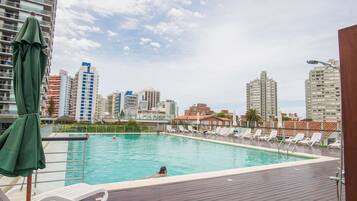 Piscina externa sazonal