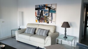 City Apartment, 2 Bedrooms, Ocean View, Sea Facing | Living area | 32-inch flat-screen TV with cable channels, LCD TV, DVD player - Torre Francia (Punta del Este)