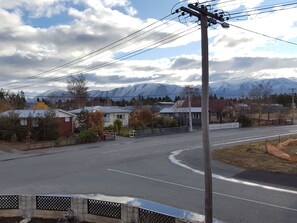 A road with houses and mountains in the background. - Mackenzie Haven (Twizel)