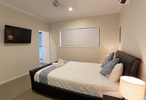 Casa, 3 habitaciones | 3 habitaciones y tabla de planchar con plancha 