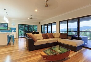 House, 3 Bedrooms | Living area | Flat-screen TV - Laguna Views (Airlie Beach)