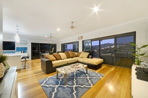 House, 3 Bedrooms | Living area | Flat-screen TV - Laguna Views (Airlie Beach)