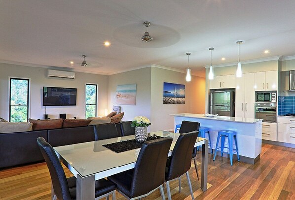 Casa, 3 habitaciones | Servicio a la habitación