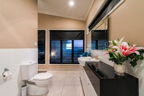 Bathroom - Larimar on Turtle Bay (Cannonvale)