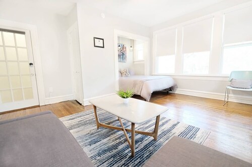 Cozy Modern Studio Flat