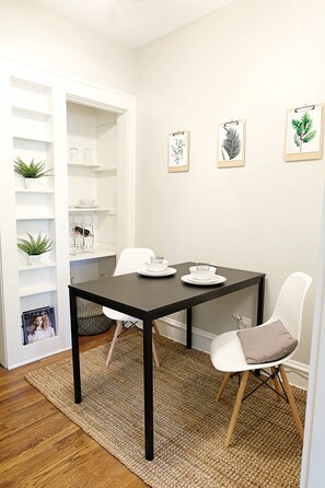 Dining - Cozy Modern Studio Flat (Dallas)
