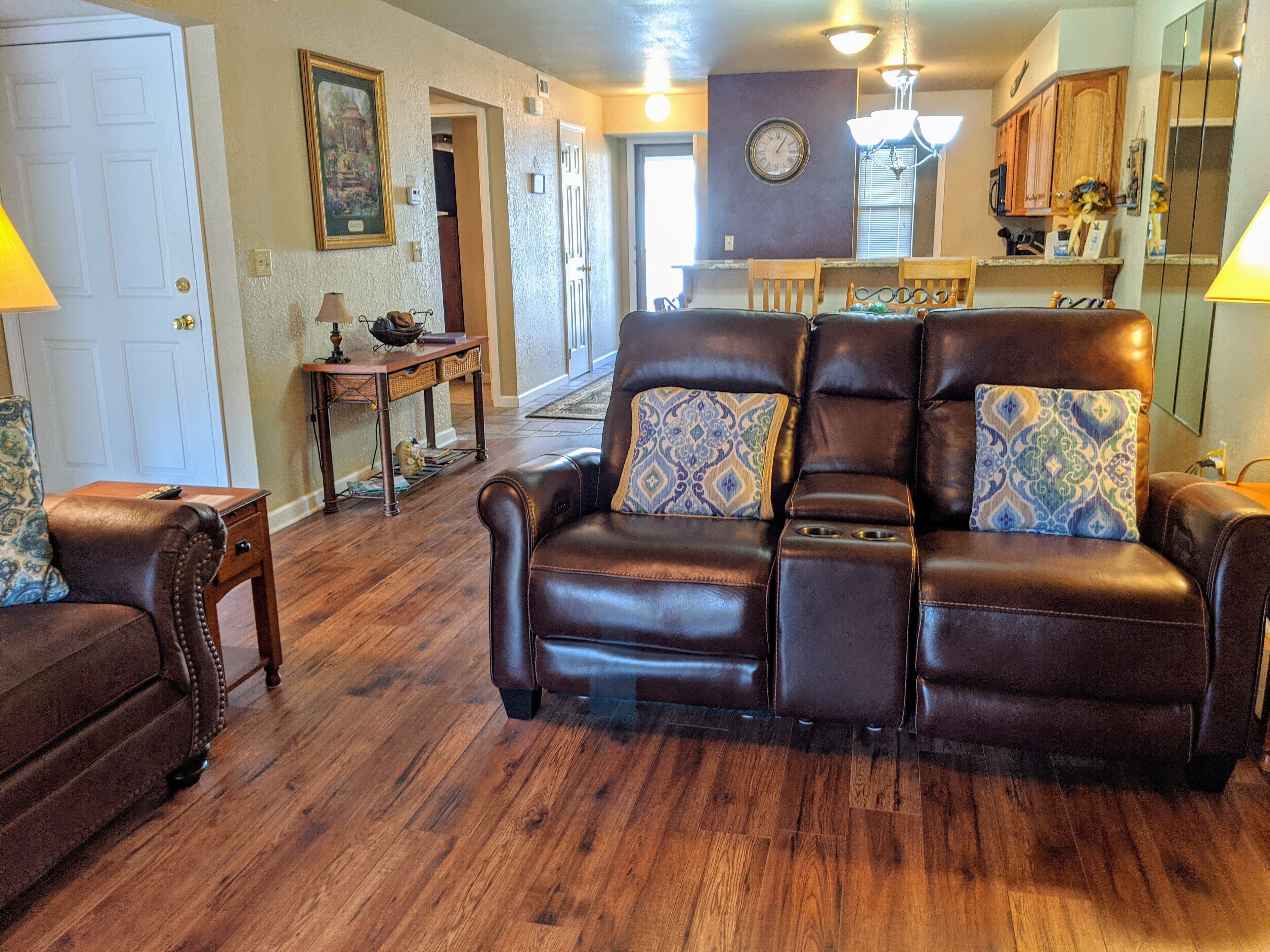 Luxury Lakefront Condo~ Indoor/Outdoor Pools ~ HotTub ~ Trout Fishing