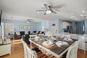 Dining - Private pool and gorgeous beach house, steps from the ocean! (Surfside Beach)