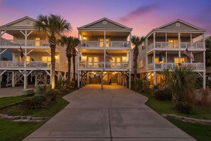 Exterior - Private pool and gorgeous beach house, steps from the ocean! (Surfside Beach)