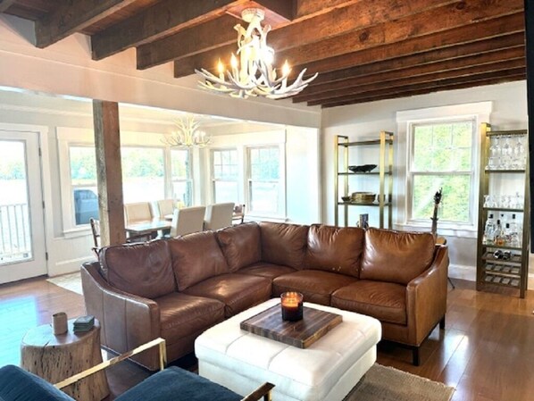 Smart-TV, Kamin, Videospiele, DVD-Player