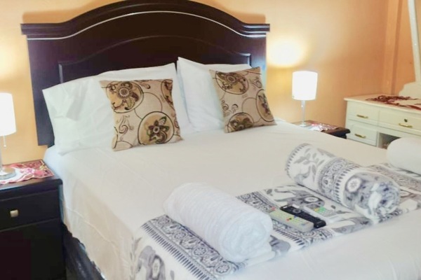 High quality American bedding, Luxury backrest + Night stands, lamps.